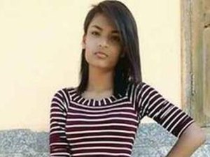 Garota de 17 anos morre enquanto tirava selfie em cachoeira em MG