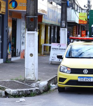 Homem é preso após furtar produtos de higiene de mercadinho no Benedito Bentes