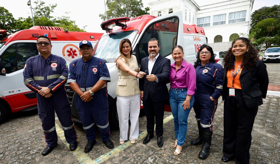 Prefeita Ceci celebra: Atalaia recebe nova ambulância do SAMU e garante construção de escola moderna