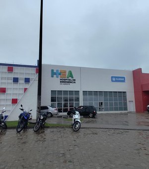 Idoso é atacado por cão e precisa de atendimento no Hospital de Emergência do Agreste, em Arapiraca
