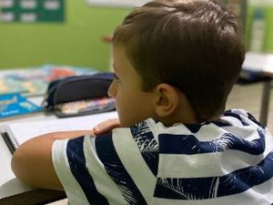 Filho de prefeito de Coité do Noia frequenta aulas em escola da rede municipal