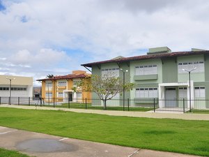 Alunos da UFAL denunciam estudante por cárcere privado, agressão e racismo