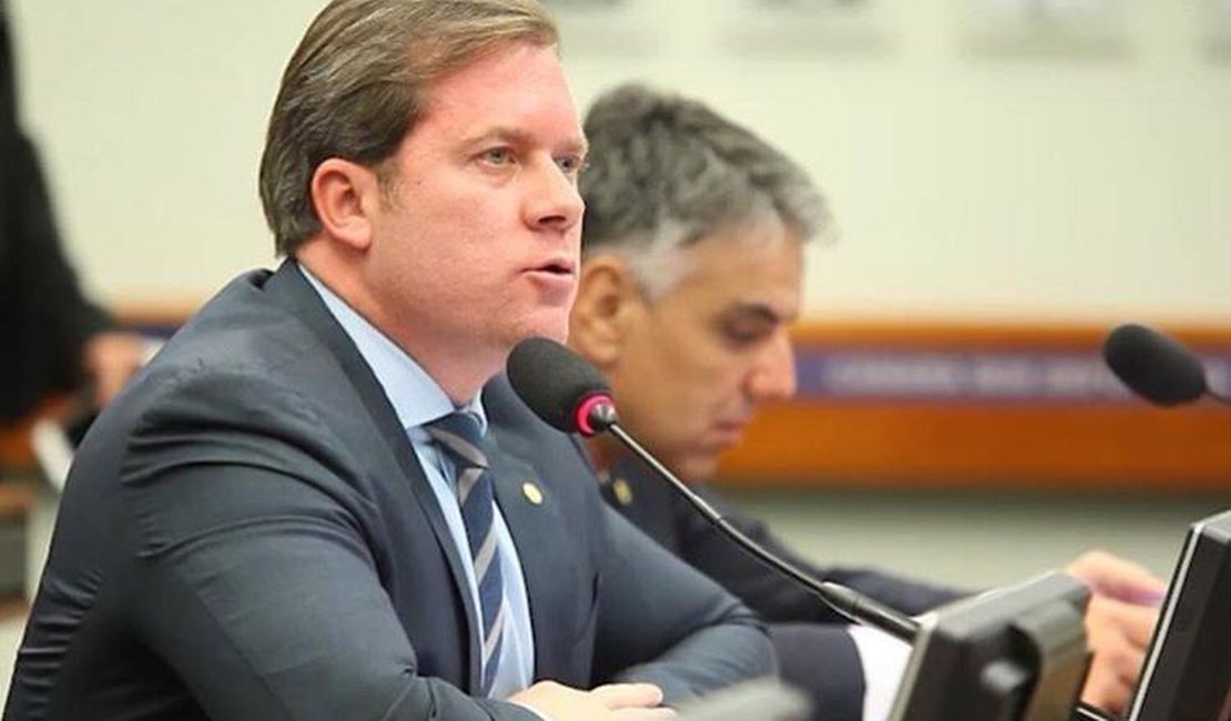 Marx Beltrão reivindica respiradores nunca entregues em Alagoas pelo Ministério da Saúde