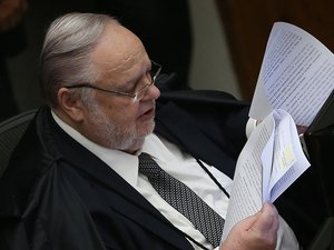 Ministro Felix Fischer vota por reduzir pena de Lula no caso tríplex