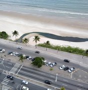 Mancha surge na Praia da Avenida, em Maceió