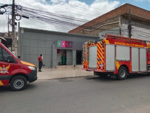 [Vídeo] Incêndio em loja de revenda do Boticário em Arapiraca causa pânico na manhã desta segunda (11)