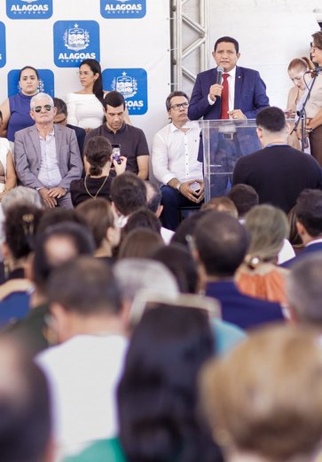 Prefeita Tia Júlia prestigia posse do secretário de Estado Júlio Cezar