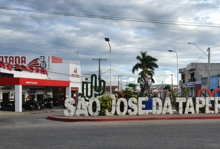 No Sertão, prefeito mostra força política e desarticula partido de oposição