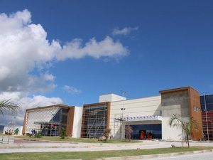 Hospital Regional da Mata será entregue para atendimento geral, afirma Renan Filho