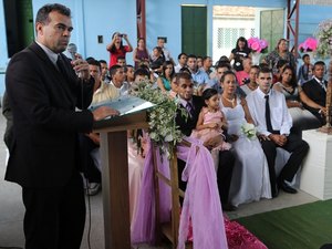 ?Justiça Itinerante realiza casamento coletivo para 200 casais em Maceió