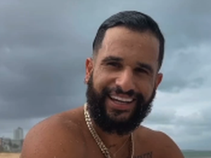 [Vídeo] Surfista medalha de ouro em Tóquio pega onda em Maceió