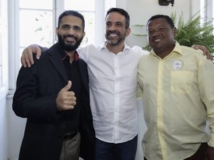 Governador Paulo Dantas recebe lideranças comunitárias de Maceió