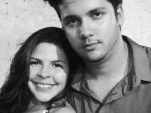 Jovem vende água para comprar o vestido da noiva