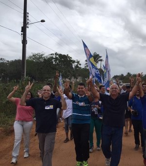 Zona rural de Arapiraca abraça Rogério Teófilo em mais uma grande caminhada