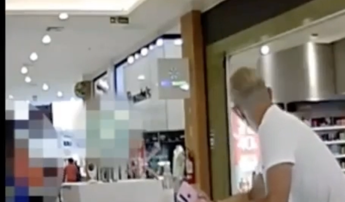 [Video] Câmera de segurança flagra furto em quiosque de shopping em Maceió