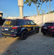 PRF prende homem com carro roubado e sinais adulterados em Maceió