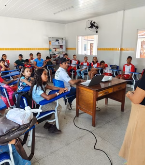 Programa Pet Amigo leva conscientização sobre cuidados com animais para estudantes de Penedo