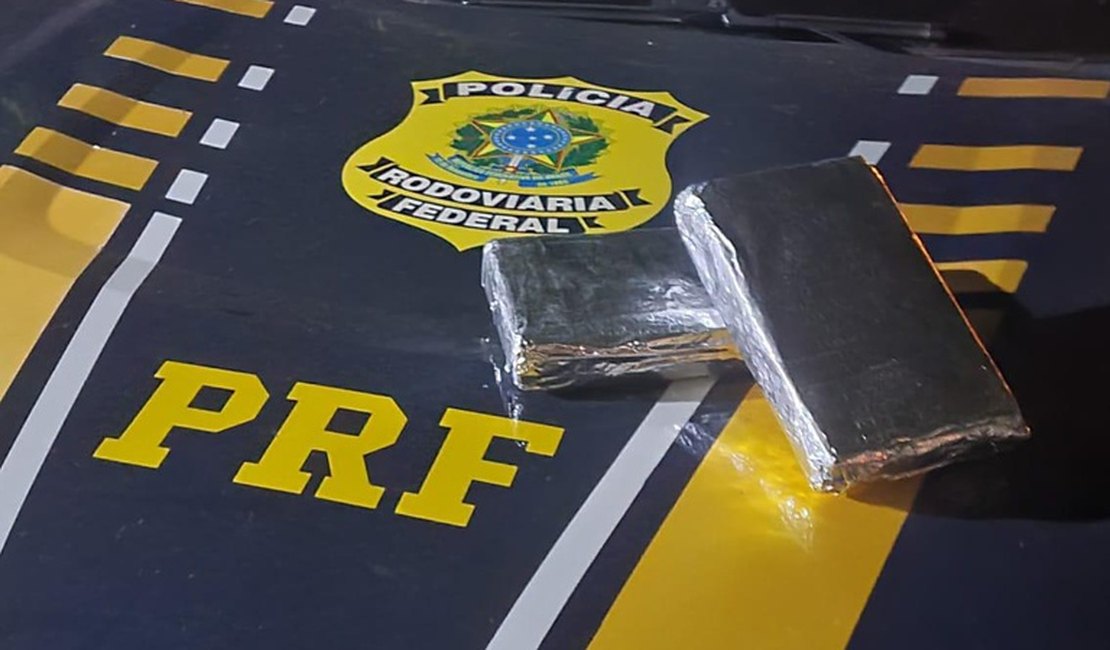 Grávida de oito meses é detida com 2kg de cocaína viajando para Maceió