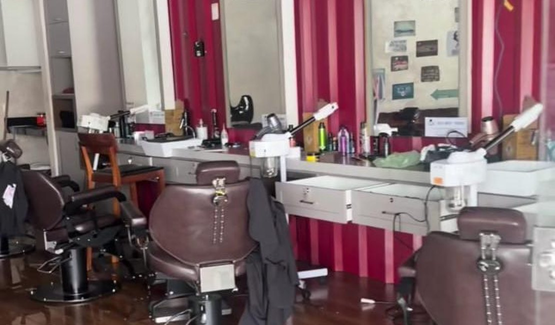 Barbearia é arrombada e materiais dos profissionais são furtados na Jatiúca