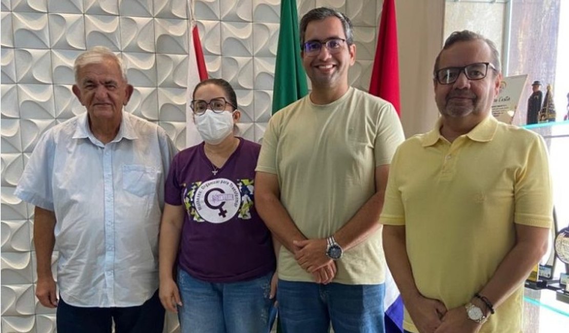 Prefeito e Sinteal anunciam pagamento de Fundef, mas dinheiro nunca foi pago