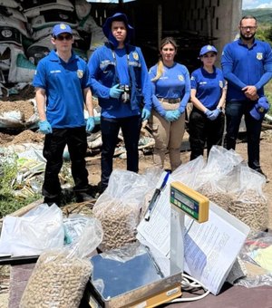 Polícia Científica coleta ração comercial em investigação sobre mortes de equinos