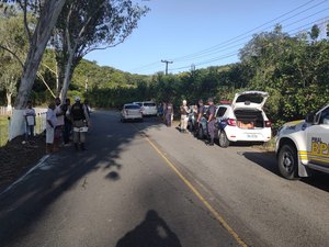 Colisão entre moto e carros deixa feridos no Passo de Camaragibe