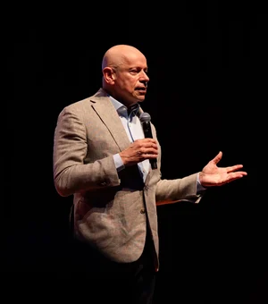 Leandro Karnal defende a educação como base da gestão pública na Feira dos Municípios Alagoanos