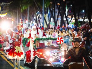 Desfile de Natal leva mais encanto e magia para a orla de Maceió no domingo (8)