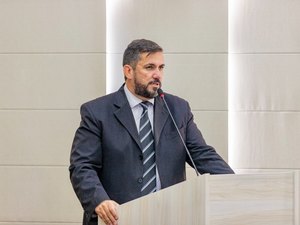 Leonardo Dias apresenta projeto que assegura vagas na mesma unidade de ensino para irmãos