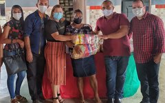 Prefeitura de Porto Calvo distribui kits alimentação para alunos
