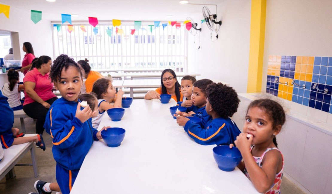 Investimento na compra de alimentos cresce e Maceió vira referência em merenda escolar