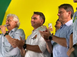 Ronaldo Caiado anuncia apoio a Flávio Bolsonaro no segundo turno