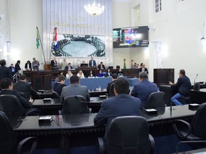 Deputados aprovam orçamento de R$ 10,2 bilhões e entram em recesso parlamentar