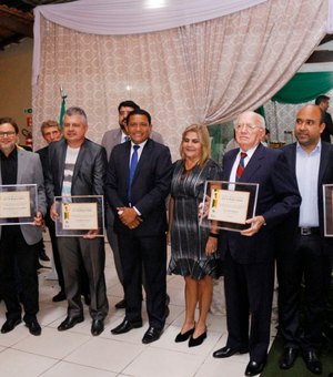 Comenda Luiz B. Torres é entregue para personalidades que contribuíram com o crescimento de Palmeira