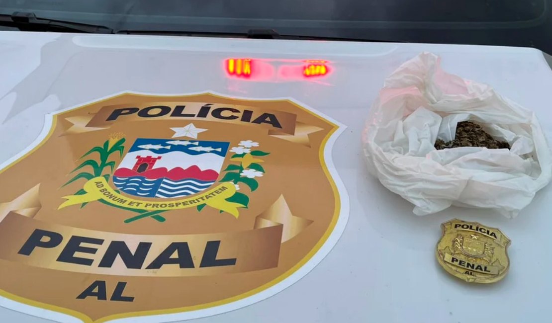 Mulher é presa ao tentar entrar com drogas em Presídio de Segurança Máxima