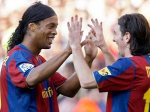 Messi presta solidariedade após morte da mãe de Ronaldinho Gaúcho