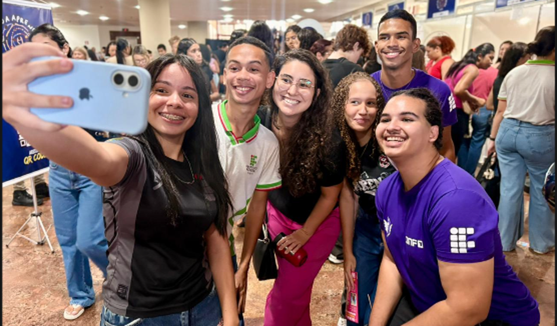 “O futuro começa quando o jovem tem um emprego digno”, diz Teca Nelma em mutirão de inclusão profissional