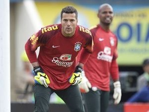 Toronto anuncia retorno de Julio Cesar ao futebol inglês