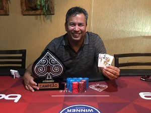 Arapiraquense Rogério Siqueira conquista liderança isolada em ranking de circuito de poker