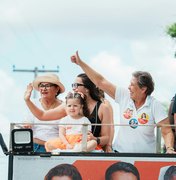Célia Rocha percorre Arapiraca e diz que vai “botar para quebrar” como vice