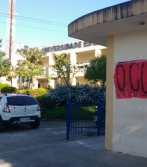 PGE obtém liminar que impede ocupação de escolas da rede estadual
