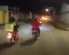 Motoboys protestam na frente da casa da protetora de animais acusada de ameaça em Arapiraca