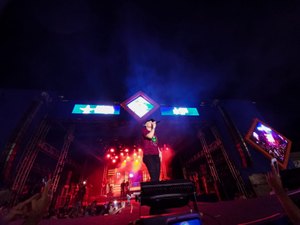 João Gomes e Walkyria Santos levam mais de 50 mil pessoas para a última noite do FIPI