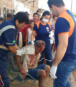 De cinquentinha, idoso é atropelado por um bezerro em bairro de Arapiraca