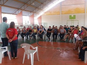 Secretário de Educação se reúne com professores para decidir reajuste