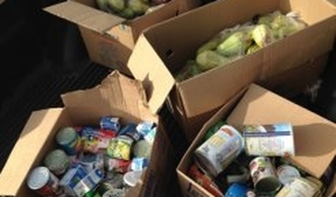 Procon fiscaliza supermercados e confisca produtos estragados