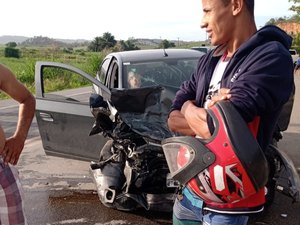 Colisão entre carros deixa feridos em Matriz de Camaragibe