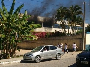 Incêndio no Colégio Diocesano gera apreensão de famílias em Penedo