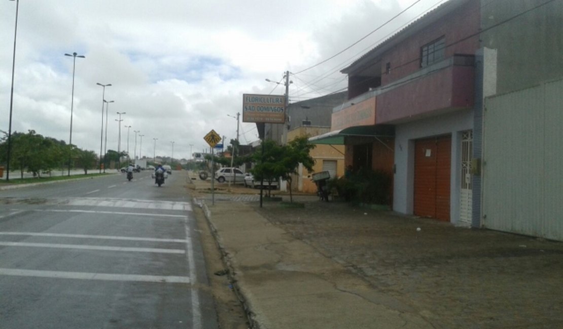 Dois estabelecimentos comerciais são assaltados no agreste