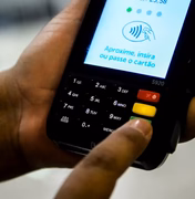 Juros do cartão de crédito caem e chegam a 428,3% em março, aponta Banco Central